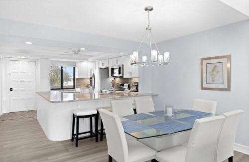 Sanibel Casa | Loggerhead 253- Beachfront Residence w Vaulted Ceilings