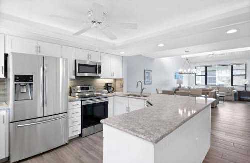 Sanibel Casa | Loggerhead 253- Beachfront Residence w Vaulted Ceilings