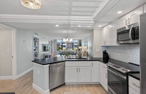 Sanibel Condominio | Loggerhead Cay 411 beautifully designed steps to beach!