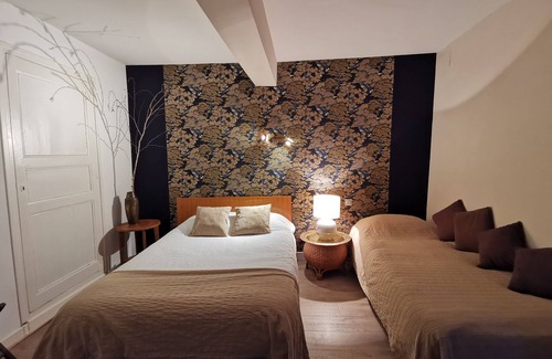 Saint-Pierre-de-Riviere Hotel | Logis Auberge La Barguillère