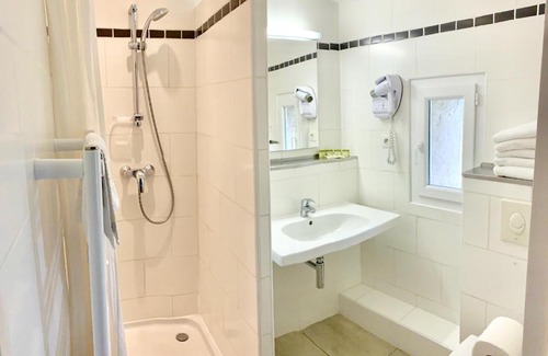 Saint-Hippolyte-du-Fort Hotel | Logis Auberge Cigaloise