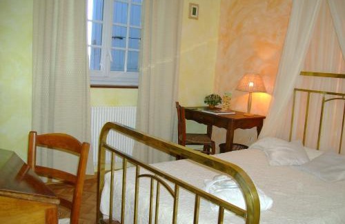 Tavel Hotel | Logis Auberge De Tavel
