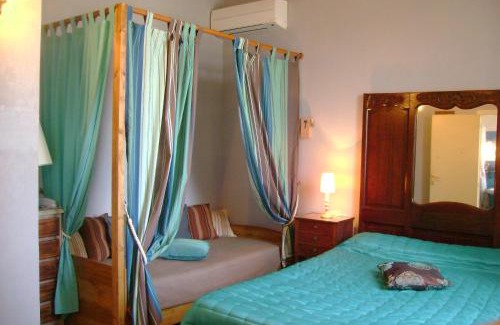 Tavel Hotel | Logis Auberge De Tavel