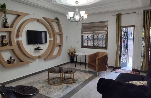 Yaounde Apartamento | LOGIS D'HERGUINE - SUITE AGNES - 4 personnes - Piscine - Salle de Mariage