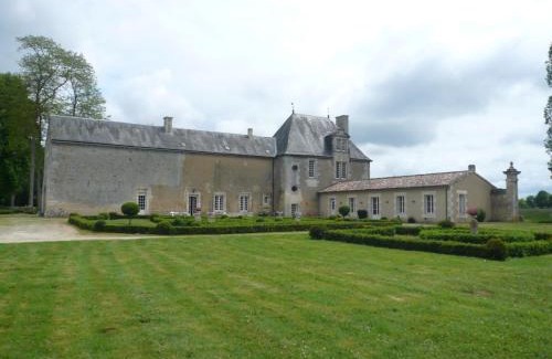 Lavoux Cama Y Desayuno | LOGIS du Château du Bois Doucet