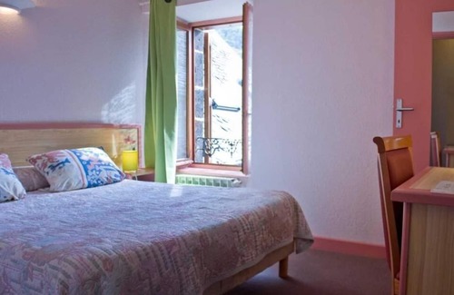 Saint-Martin-sous-Vigouroux Hotel | Logis Hotel de la Poste