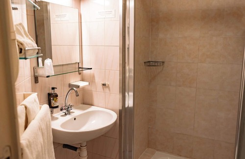 Saint-Gilles Hotel | Logis Héraclée