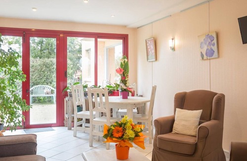 Divonne-les-Bains Hotel | Logis Hôtel La Terrasse Fleurie