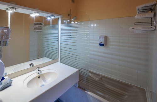 Brive-la-Gaillarde Hotel | Logis Hôtel Noemys Brive - Restaurant Le Teinchurier