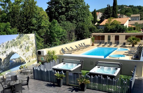 Saint-Martin-d'Ardeche Hotel | Logis Hotel Bellevue