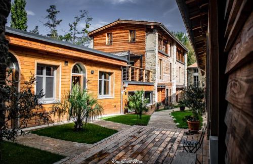 Leran Cama Y Desayuno | Logis Hotel Nature Cathare