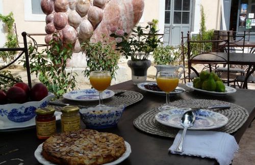Caunes-Minervois Hotel | Logis Hotel - Restaurant La Marbrerie