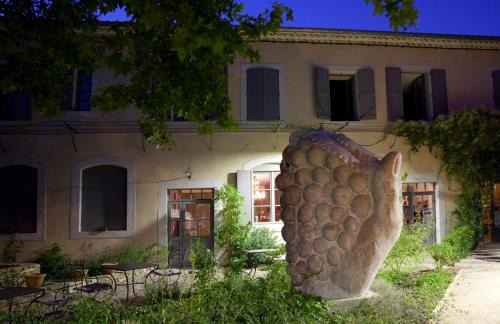 Caunes-Minervois Hotel | Logis Hotel - Restaurant La Marbrerie