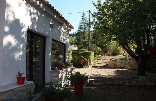 Le Puy-Sainte-Reparade Casa | Logis in the middle of the pines