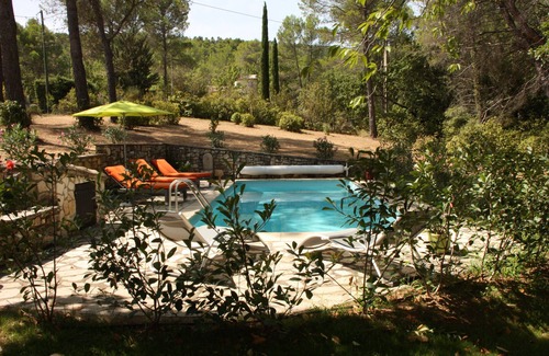 Le Puy-Sainte-Reparade Casa | Logis in the middle of the pines