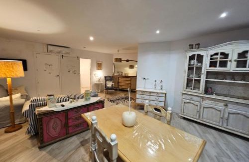 El Roc de Sant Gaieta Apartamento | LokalHome