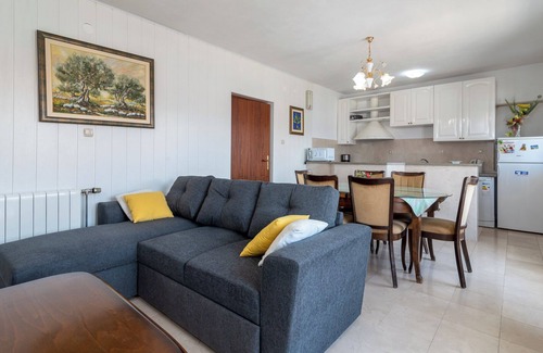 Municipality of Trogir Apartamento | LOLA 1, cómodo apartamento de 2 dormitorios, a 100 m de la playa - admite mascotas