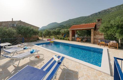 Kastela Villa | Lola - privacy, pool & view