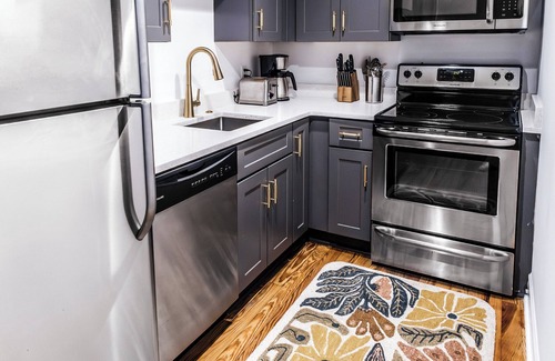 Downtown Charleston Apartamento | Lola Suite at 360 King