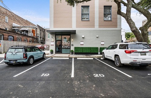 Downtown Charleston Apartamento | Lola Suite at 360 King