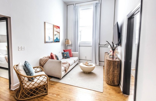 Downtown Charleston Apartamento | Lola Suite at 360 King