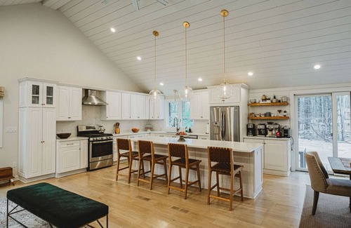 Shorewood-Tower Hills-Harbert Casa | Loma House-heated pool, hot tub, sauna, walk to Warren Dunes!