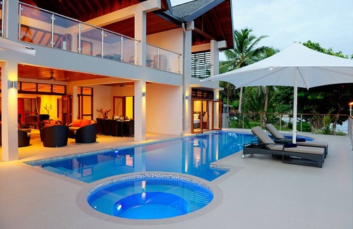 Tagaqe Villa | LomaniWai Luxurious All-inclusive Beachfront Villa