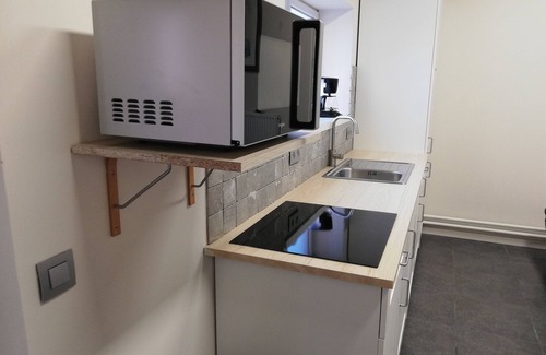 Lommel Hotel | Lommel Inn, wifi gratuito, 7/24 check inn, televisión vía satélite, aparcamiento gratuito, 4 personas