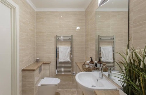 Chadwell Heath Apartamento | London 2 bed Apartment 30 Mins from The City | Near Station, Parking & WIFI