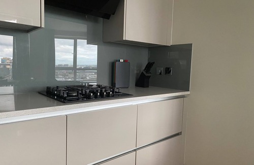Royal Docks Apartamento | London Apt-sleeps 4-parking - Balcony-river View
