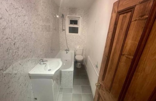 Shepherd's Bush Hotel | London Budget Bliss : Suite Standard
