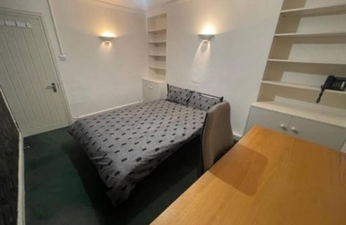 Shepherd's Bush Hotel | London Budget Bliss : Suite Standard