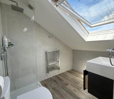 Town Casa | London Family Sleep 8 w 4 Baths WiFi 1m Tube