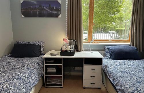 London Borough of Hounslow Casa | London gateway get-away