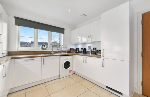 Stanwell Casa | London Heathrow Living Holywell Serviced House B, Stanwell