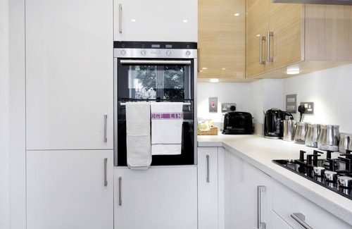 Stanwell Apartamento | London Heathrow Living Holywell Springs Serviced House - 3 bedrooms