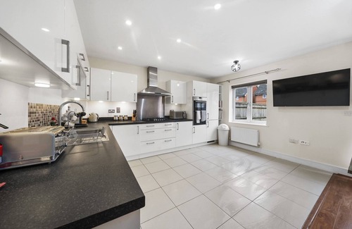 Stanwell Casa | London Heathrow Living Holywell Serviced Houses - 37