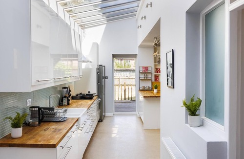 South Acton Casa | London House Sleeps 12 , Free Parking, WiFi