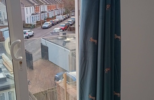 Harrow Casa | London House with 5 Very Large Ensuite Bedrooms, Excellent Location