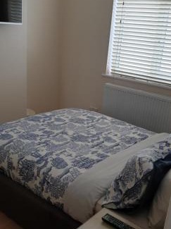 Clayhall Apartamento | London Luxury 3 bedroom 2 bathrooms flat 1 min to Redbridge Station FREE parking & WIFI