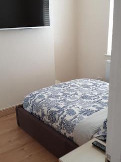 Clayhall Apartamento | London Luxury 3 bedroom 2 bathrooms flat 1 min to Redbridge Station FREE parking & WIFI
