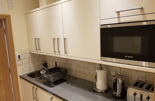 Clayhall Apartamento | London Luxury 4 Bedroom with 4 On suite Bathrooms and Free Parking Close to Tube