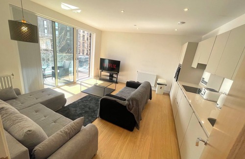 Addiscombe Apartamento | London luxury apartment w/ balcony & views ~steps to train station