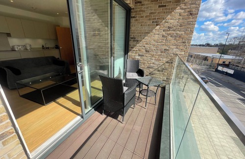 Addiscombe Apartamento | London luxury apartment w/ balcony & views ~steps to train station