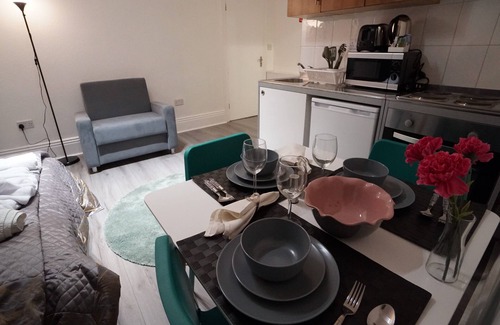 Queen's Park Hotel | London Queens Apartments