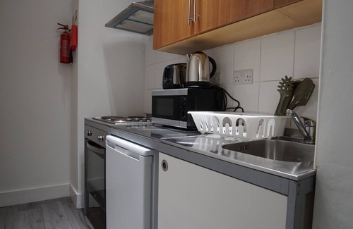 Queen's Park Hotel | London Queens Apartments