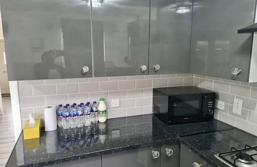 Thamesmead Casa | London - Sleeps 4 - Parking - Garden - Petfriendly