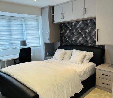 Whitton Casa | London Twickenham stadium room C