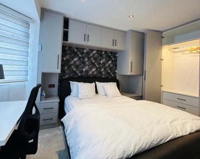 Whitton Casa | London Twickenham stadium room C