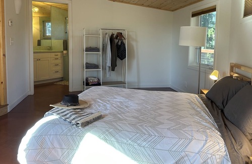 Sebastopol Casa | Lone Oak, Wonderful setting minutes from downtown Sebastopol